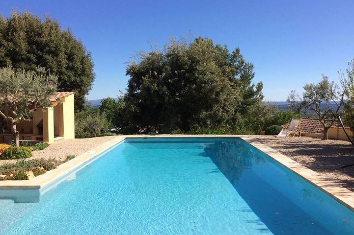 Location de vacances pour 8 personnes, avec jardin à Cabrières-d'Aigues