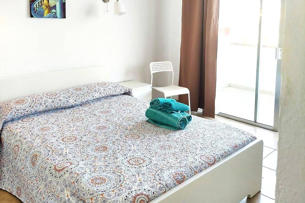 Entire apartment, Blue Apartment, Wifi Free in Costa del Silencio, Arona