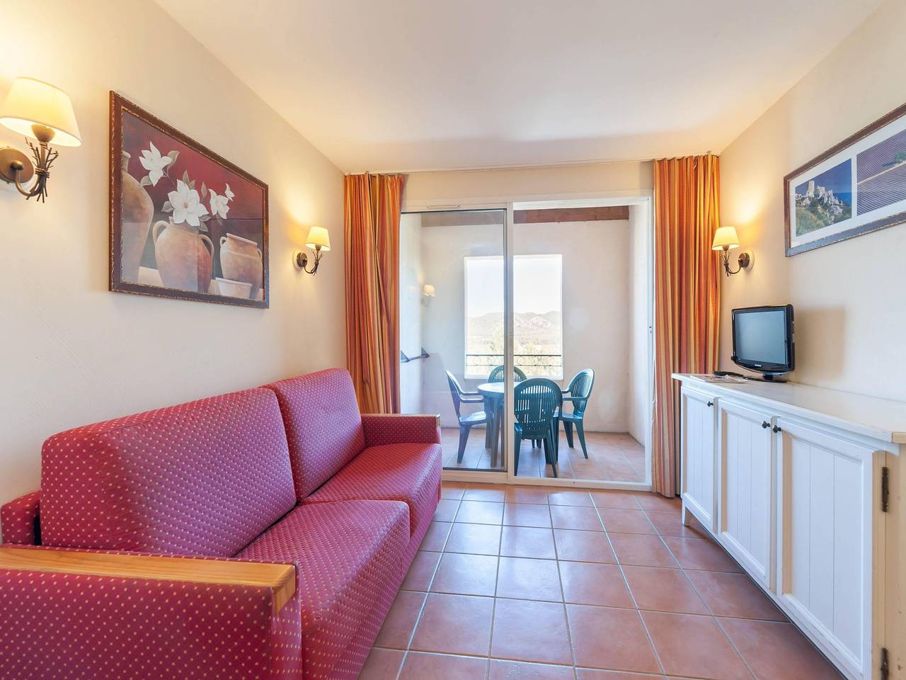 Appartement entier, Escapade en bord de rivière pour 4 personnes in Mallemort, Région d'Arles