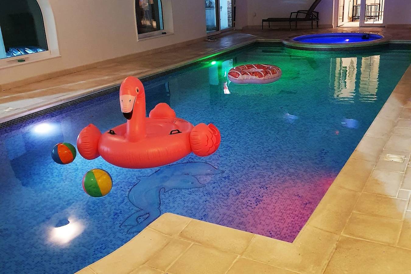 Historic Manor House - Sleeps 16 - Pool & Hot Tub in Kent