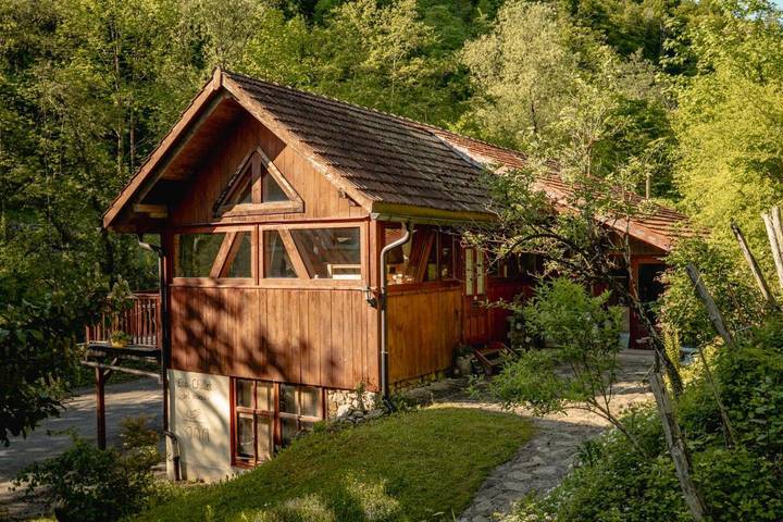 Gîte pour 5 personnes, avec balcon, adapté aux familles dans Saint-Ursanne - 3