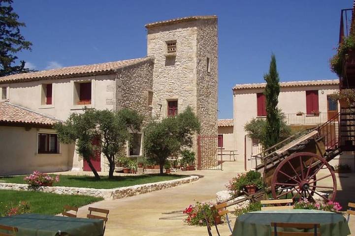 Gîte pour 4 personnes, avec Terrasse et Piscine à Le Crès