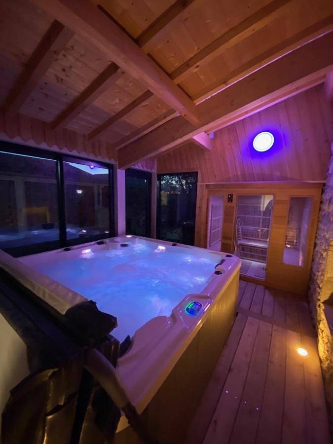 Three-Bedroom Villa in Saint-Jean-de-Duras, Région de Marmande