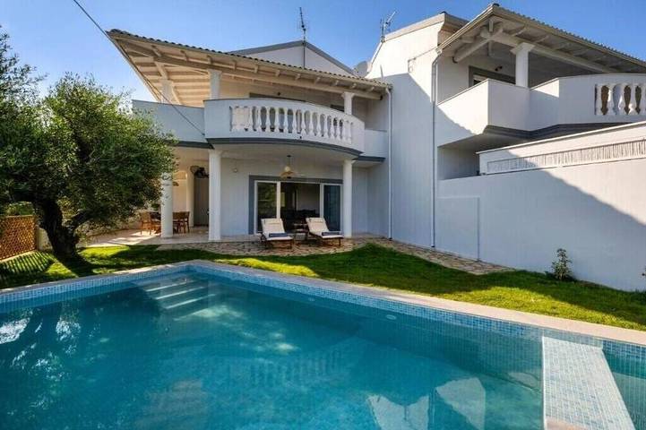 Villa für 4 Personen, mit Balkon und Garten - 1