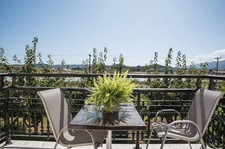 Apartment for 2 people, with balcony and pool in Alykes