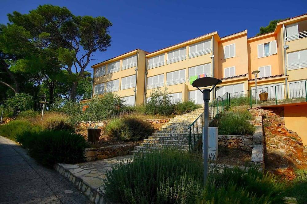 Ganze Wohnung, Ferienwohnung mit Poolnutzung und Klimaanlage in Jelsa, Hvar