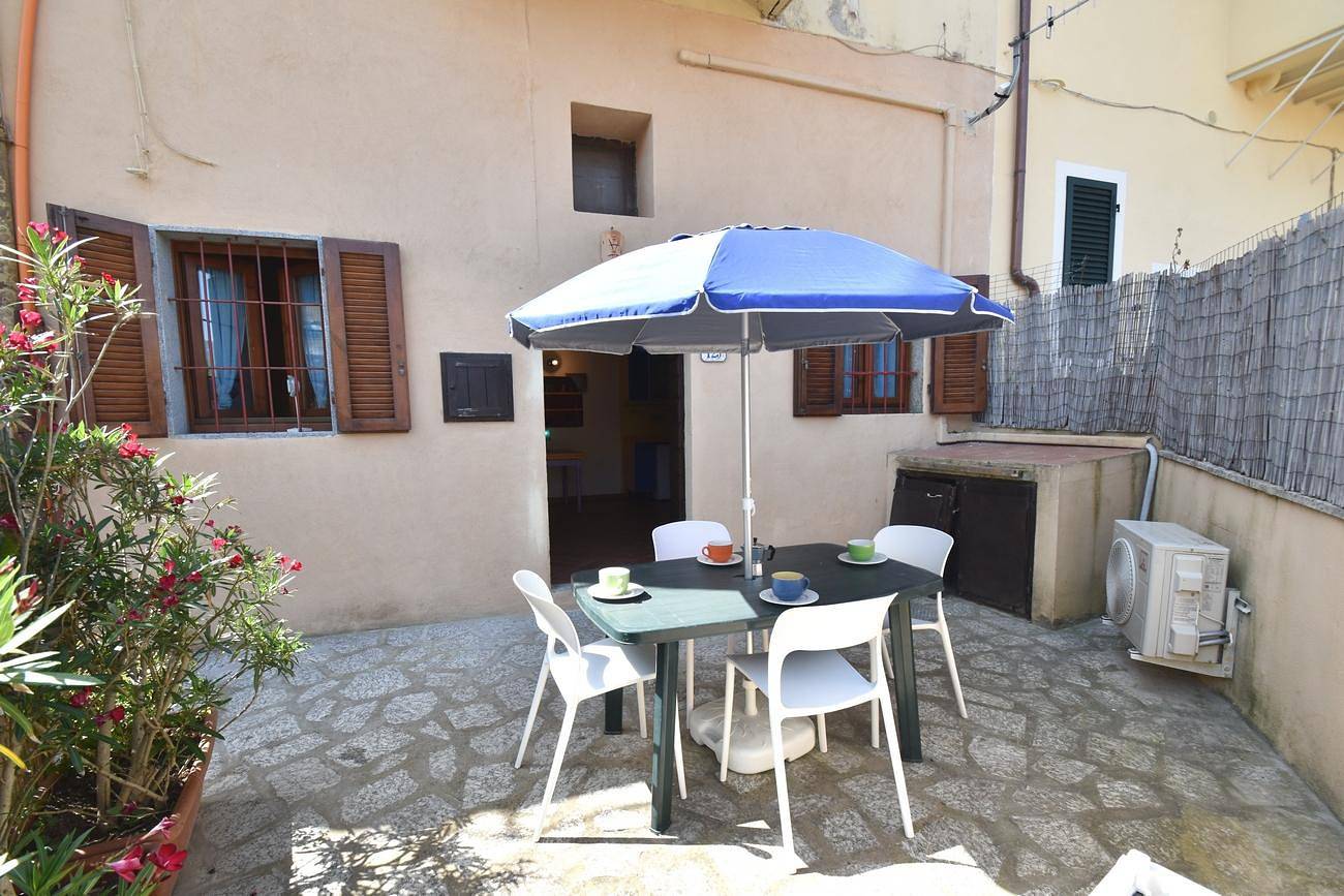 Ganze Wohnung, Zona Mare /Centro, Monolocale Climatizzato, Con Ingresso Indipendente E Spazio Esterno Privato in Spiaggia di Marina di Campo, Marina di Campo