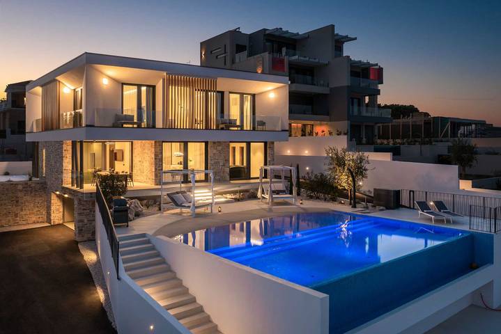 Location de vacances pour 10 personnes, avec terrasse et piscine à Tisno - 2