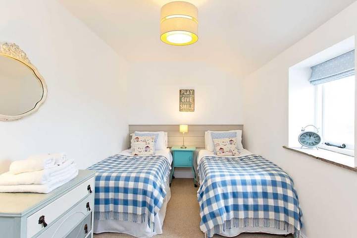 Superb barn conversion with games room, near Monyash, sleeps up to 20 in 7 bedrooms. in Monyash, Derbyshire