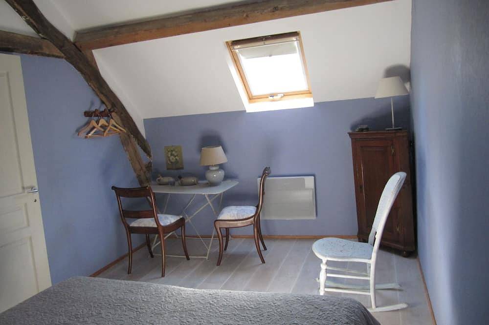 Romantique charming house in quiet and beautiful heart of France in Vesdun, Saint-Amand-Montrond