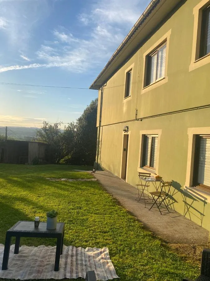 Apartamento de vacaciones para 6 personas, con terraza además de jardín y vistas - 1