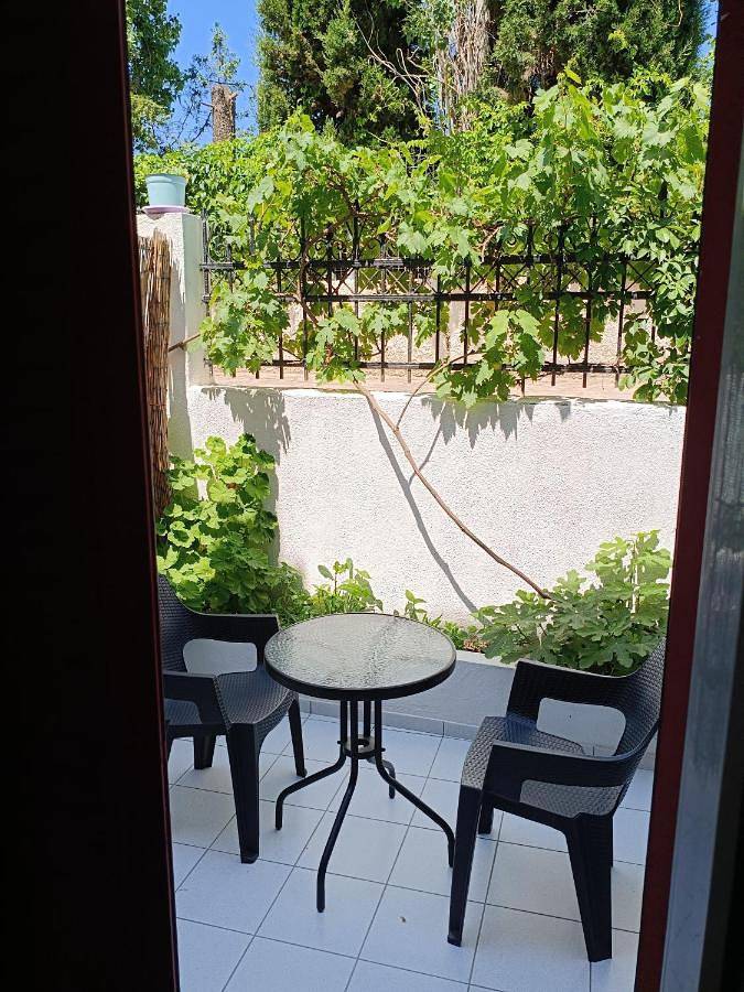 Location de vacances pour 3 personnes, avec vue et balcon dans Σκάλα Ερεσού - 3