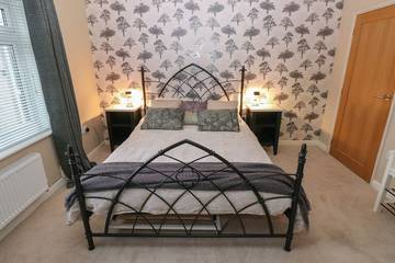 Holiday Home for 2 People in Pembroke, Pembrokeshire, Photo 2