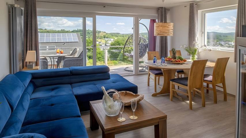 Ferienwohnung für 6 Personen, mit Balkon und Whirlpool sowie Garten und Sauna in der Eifel