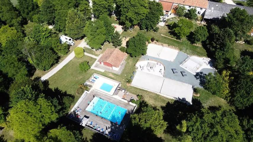 Camping pour 4 personnes, avec piscine et terrasse dans Périgord Vert - 2