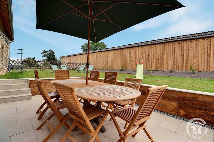 Gîte pour 8 personnes, avec Terrasse ainsi que Jardin et Vue