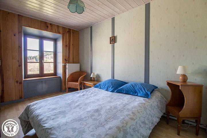 Location de vacances pour 8 personnes, avec balcon et jardin, animaux acceptés à Saint-Romain (Puy-de-Dôme) - 4