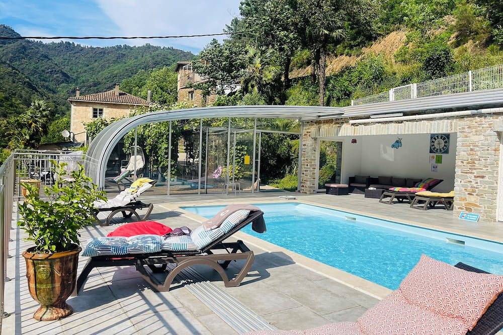Maison de caractère au coeur des Cévennes avec piscine couverte et  chauffée in Saumane, Parc national des Cévennes