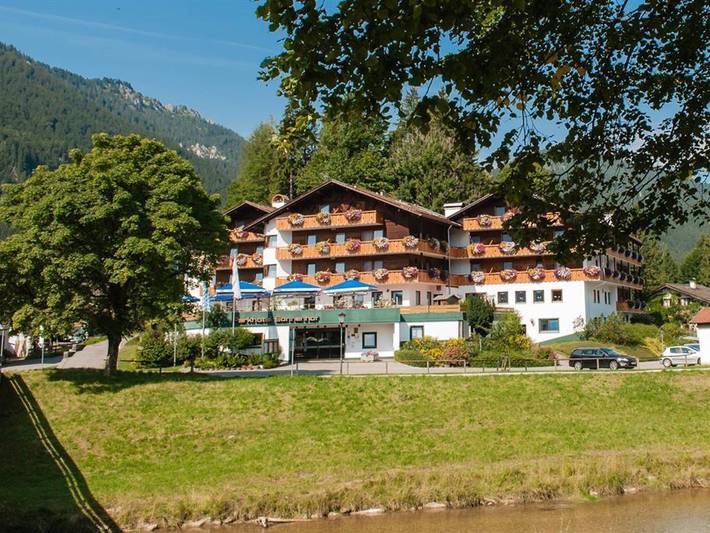 Hotel, mit Balkon in der Zugspitzregion