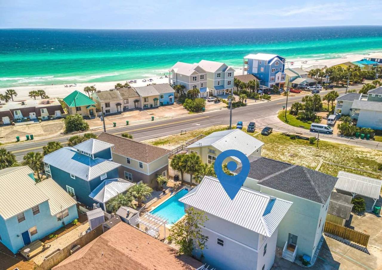 Modern Poolside Villa-Steps to Beach in Emerald Coast