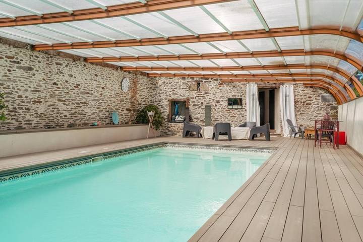 Location de vacances pour 4 personnes, avec vue et piscine ainsi que jardin et sauna à Neulliac - 3
