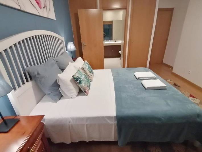 Gîte pour 2 personnes, avec Balcon et Terrasse ainsi que Jacuzzi et Jardin à Estoril - 3