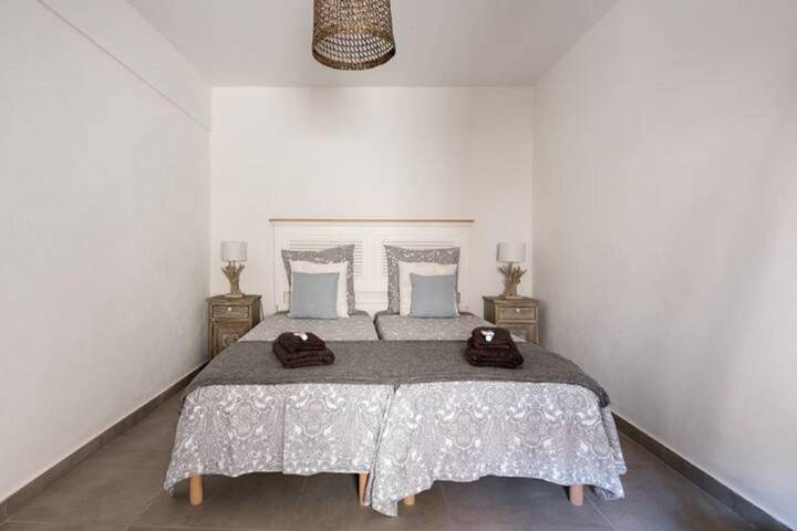 Gîte pour 6 personnes, avec terrasse dans Office De Tourisme Du Pays Des Sorgues Et Des Monts De Vaucluse - 3