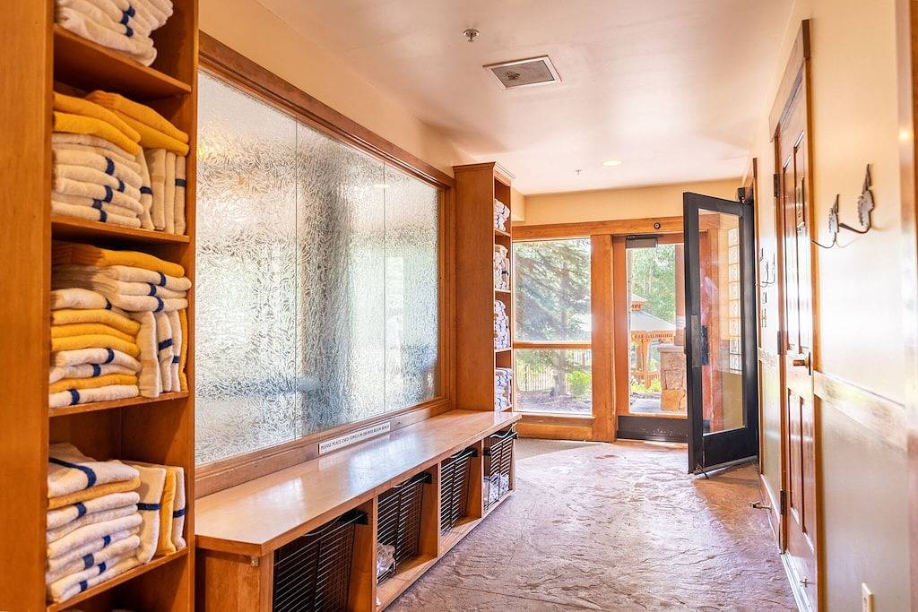 Ganze Wohnung, River Run Condo, King-Size-Bett, extra komplettes Badezimmer, Blick auf die Berge, kostenloses Wifi in Arapahoe Basin