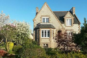 Gîte pour 11 personnes, avec balcon et jardin à Landivisiau