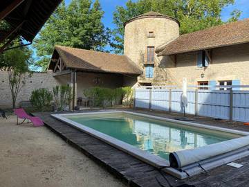 Gîte pour 14 personnes, avec terrasse et piscine dans Frontonas