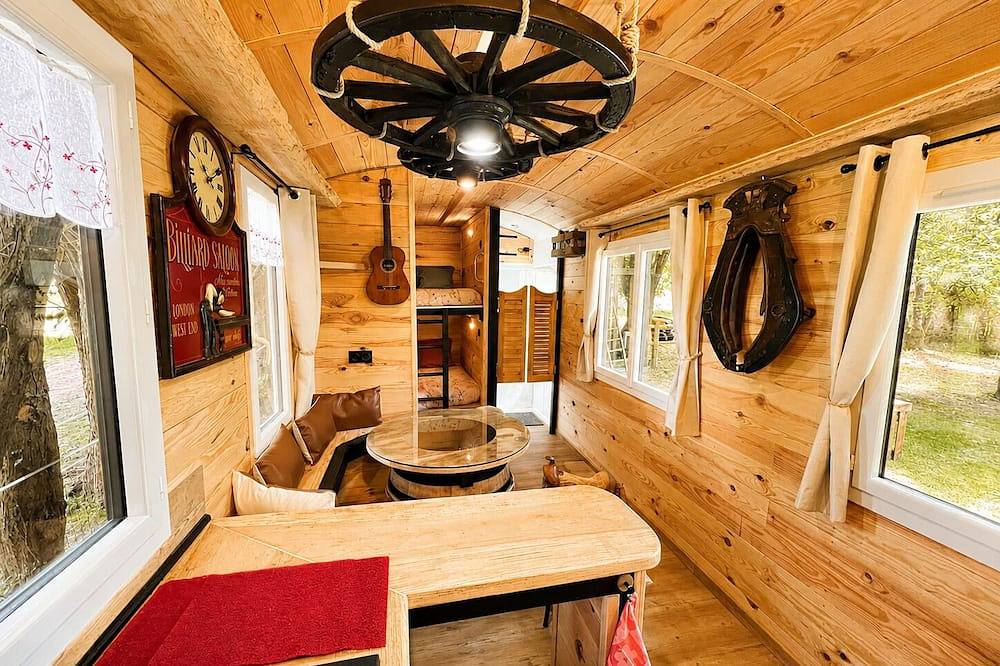 Roulotte Cowboy - Tiny House Insolite in Mignaloux-Beauvoir, Vienne (France)
