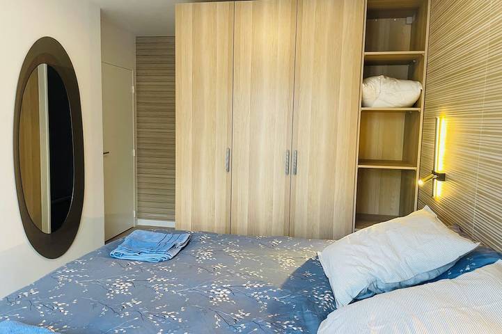 Entire apartment, Fabulous 3Br  Apt at the doors of Paris, view on Sacre Coeur, parking, WiFi A/C in Saint-Ouen, Seine-Saint-Denis