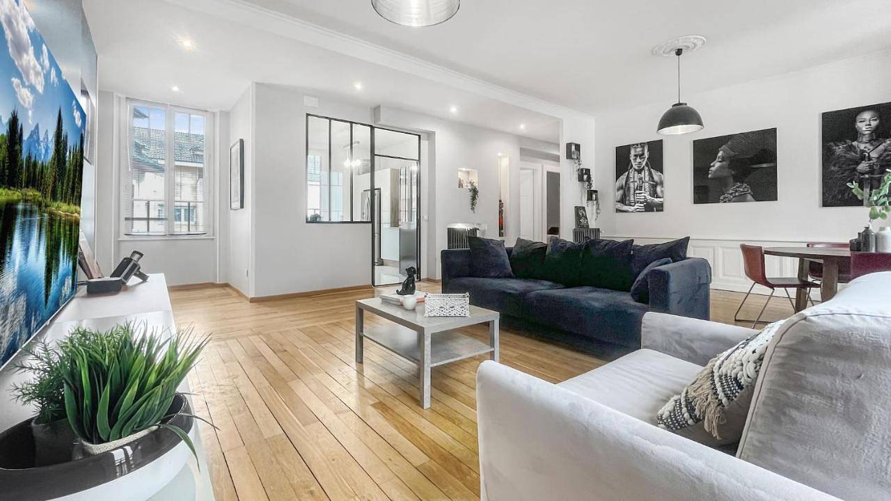 Appartement entier, Two-Bedroom Apartment in Annemasse, Région de Saint-Julien-en-Genevois