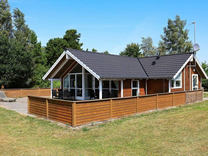 Ferienhaus für 8 Personen, mit Sauna und Terrasse sowie Whirlpool, kinderfreundlich auf Seeland