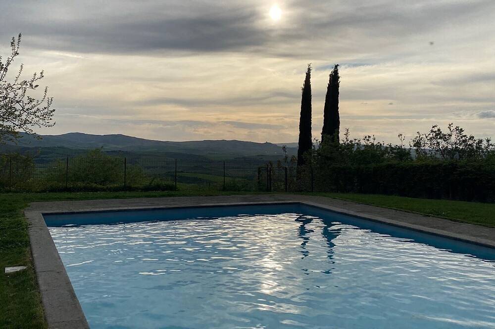 Breathtaking sunsets from a peaceful farmhouse with swimming pool in Val d'Orcia in Chianciano Terme, Siena Province