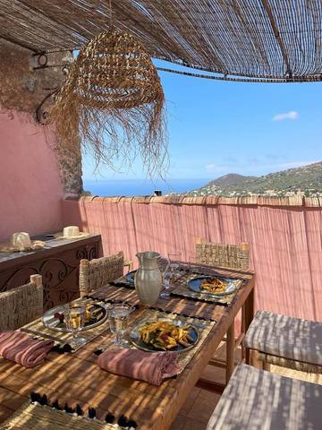 Location de vacances pour 12 personnes, avec terrasse et vue à Cateri
