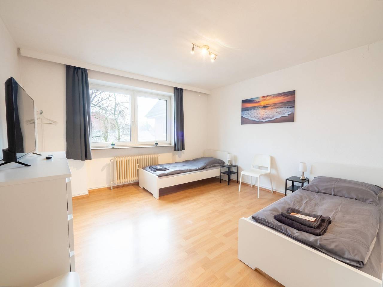 Ganze Ferienwohnung, Monteurwohnung für 6 Personen mit Wlan, Küche & Tv - Ahrensburg, Nähe Hamburg in Ahrensburg, Kreis Stormarn
