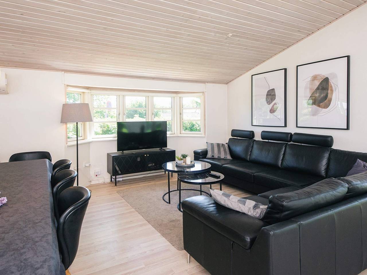 Moderne tilflukt ved vannet in Mørkholt, Børkop 