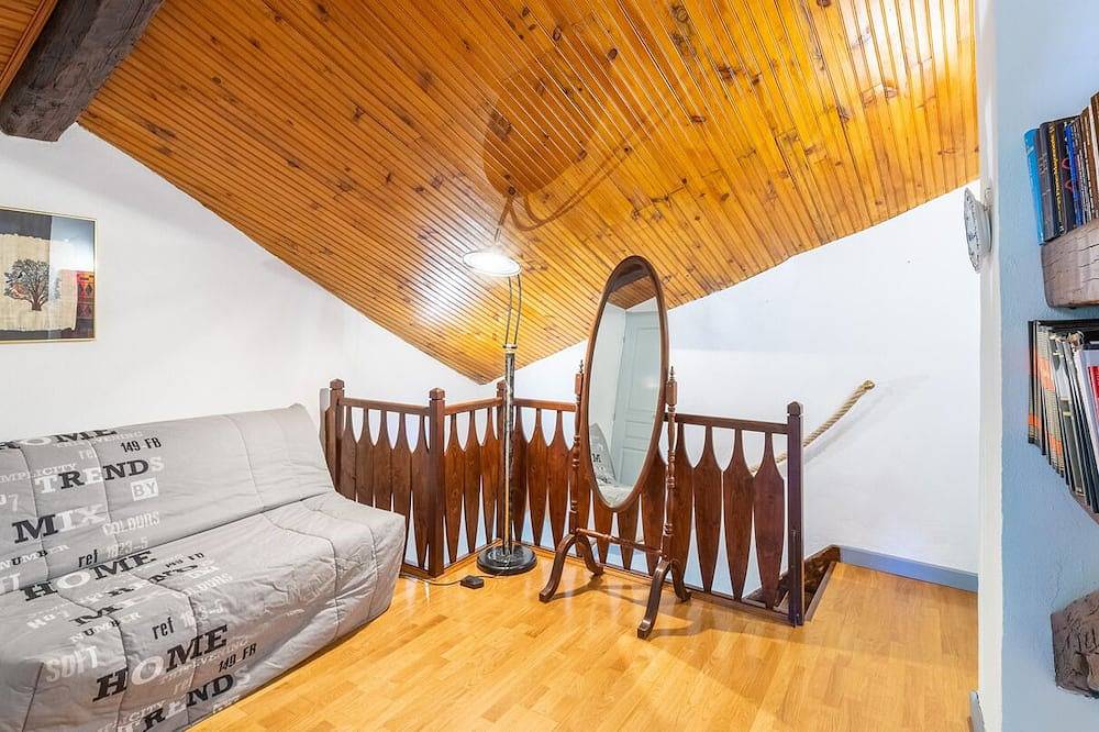 Old house full of character, very well restored, in Ruoms, pedestrianized in Ruoms, Ardèche