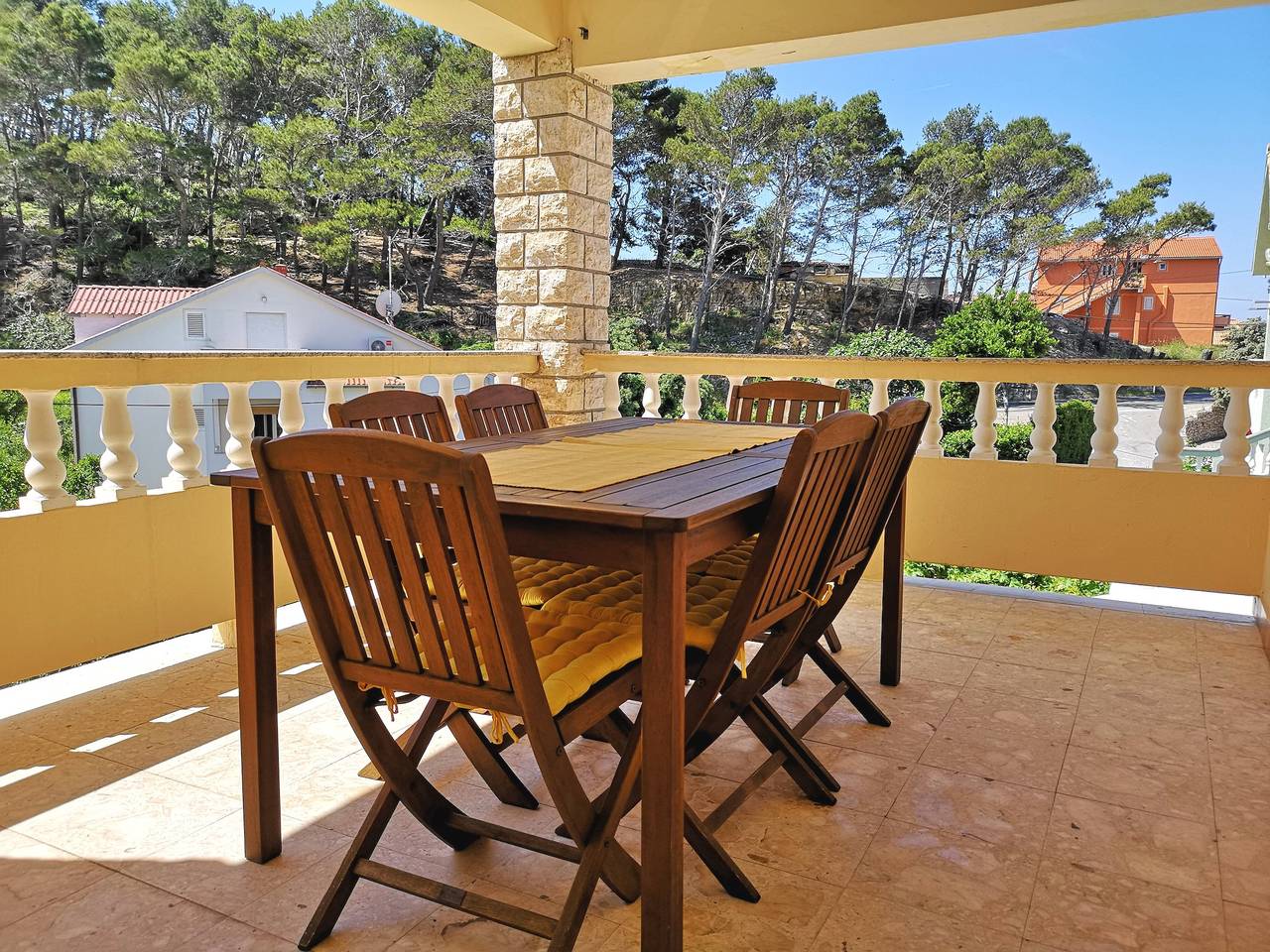 Ganze Wohnung, 2-Zimmer-Ferienwohnung mit Terrasse Banjol, Rab A-11382-b in Banjol, Rab