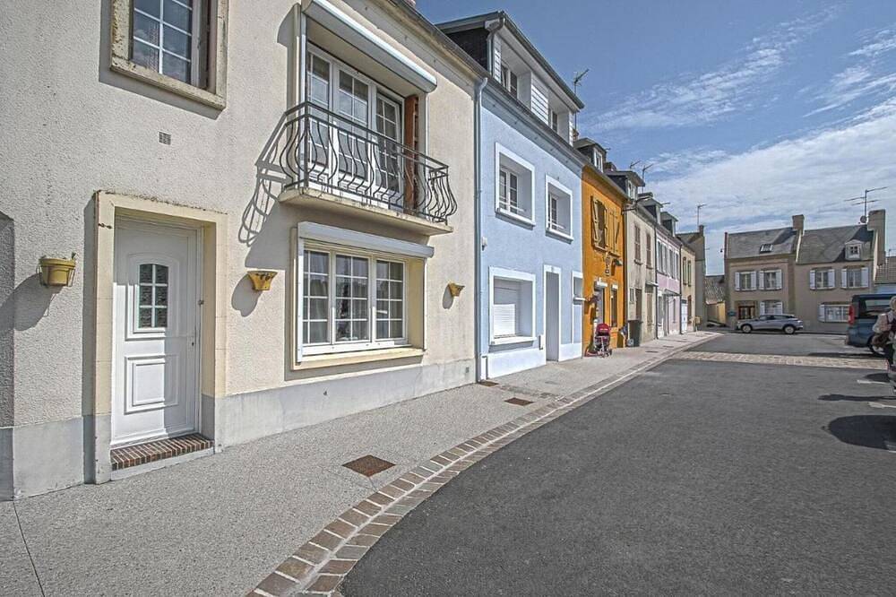 Holiday Home in Isigny-sur-Mer with Garden in Saint-Benoît-de-l'Aure, Bayeux region