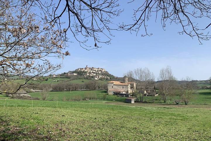 Location de vacances pour 6 personnes, avec jardin, animaux acceptés à Les Cabannes (Tarn)