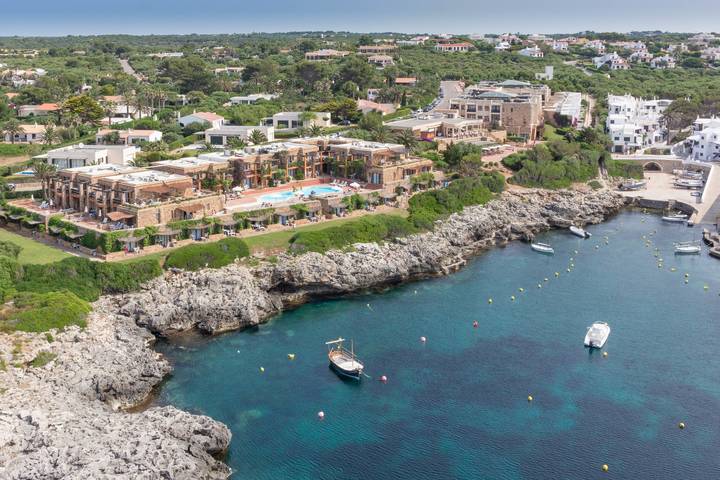 Hôtel pour 2 personnes, avec Terrasse et Jardin ainsi que Piscine et Sauna dans Sant Climent