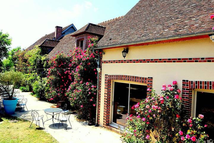 Location de vacances pour 35 personnes, avec piscine à Rueil-la-Gadelière - 4