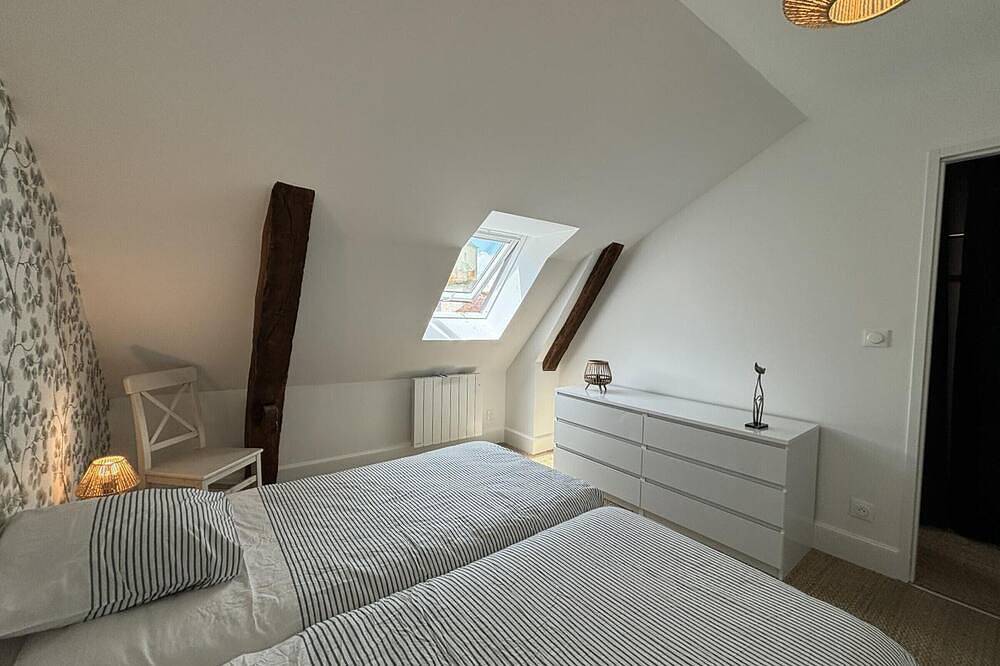 Entire apartment, Historic Duplex Apartment in the Heart of Moulins - Modern Comfort and Character in Moulins, Allier