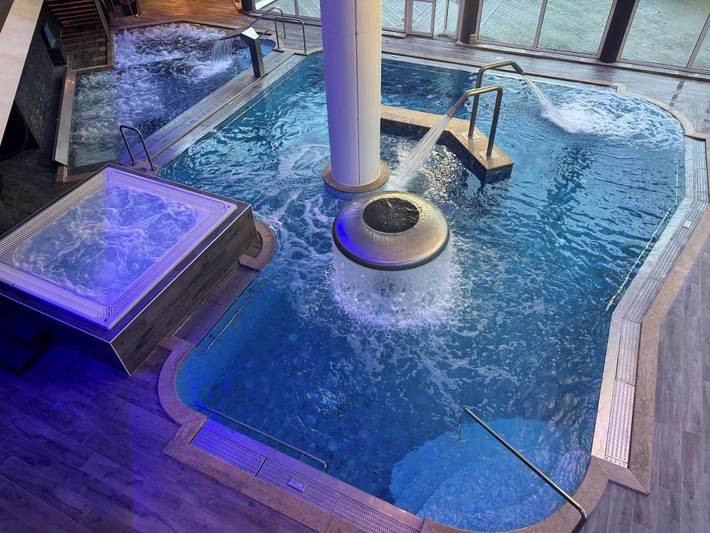 Hôtel pour 2 personnes, avec jacuzzi et piscine ainsi que sauna et jardin à Aix-les-Bains
