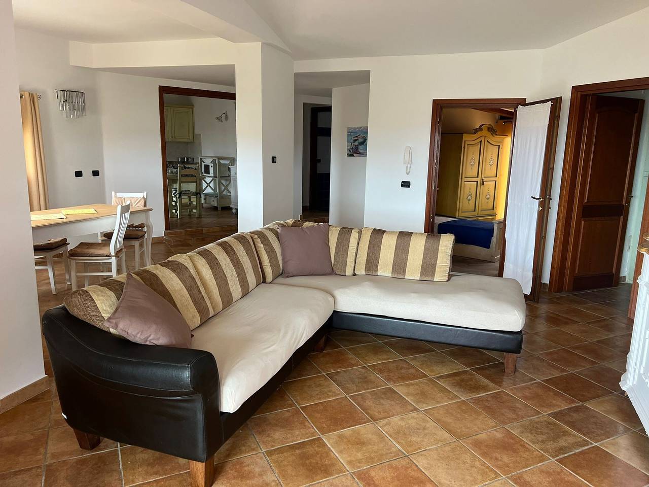 Villa 'Oriana' avec terrasse privée, jardin privé et climatisation in Porto San Paolo, Loiri Porto San Paolo