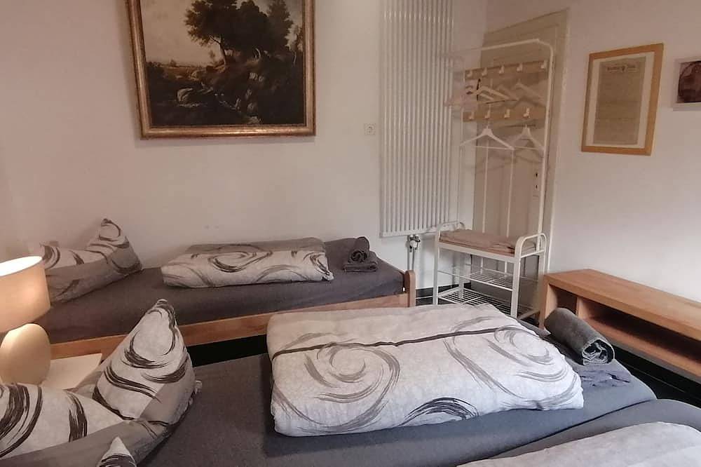Monteurunterkunft für 7 Gäste mit 3 Schlafzimmer, 3 Bäder & Parkplätzen in Neuerburg, Eifelkreis Bitburg-Prüm