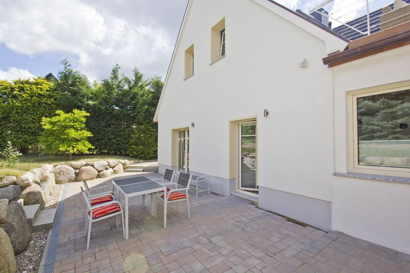 Ganze Wohnung, Ruhige Lage nah am Meer, Terrasse und Garten - Ferienhaus Auszeit Fewo 01 in Alt Reddevitz, Mönchgut