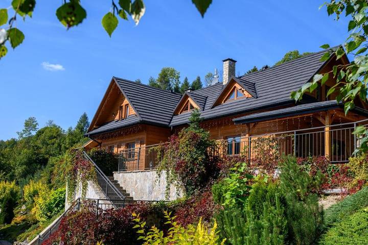 Apartament wakacyjny dla 9 osób, z Taras i Ogród oraz Basen i Widok w Krynica-Zdrój